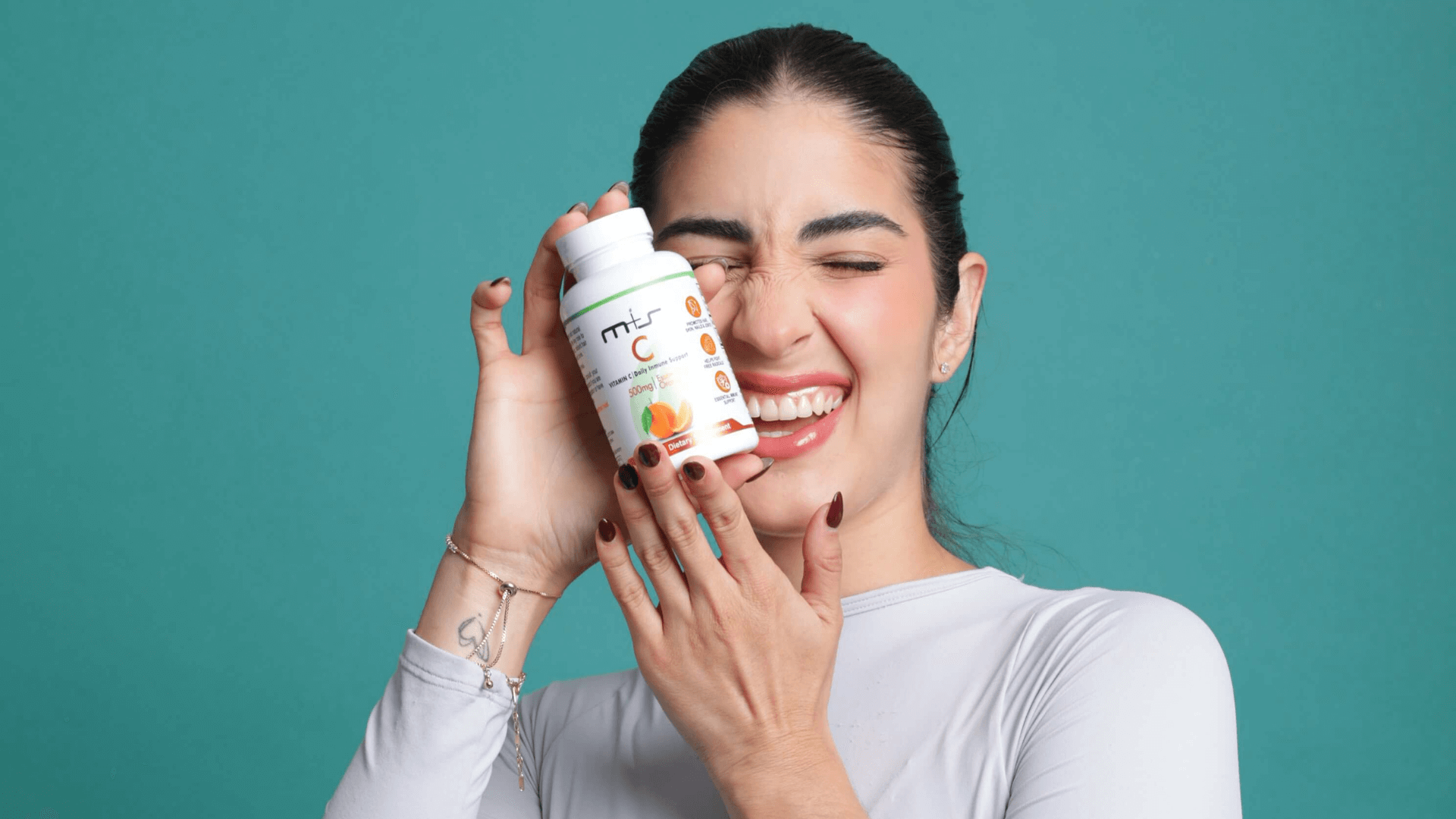 Vitamin C: the Small Daily Habit that Protects Your Health, Your Energy, and Your Skin